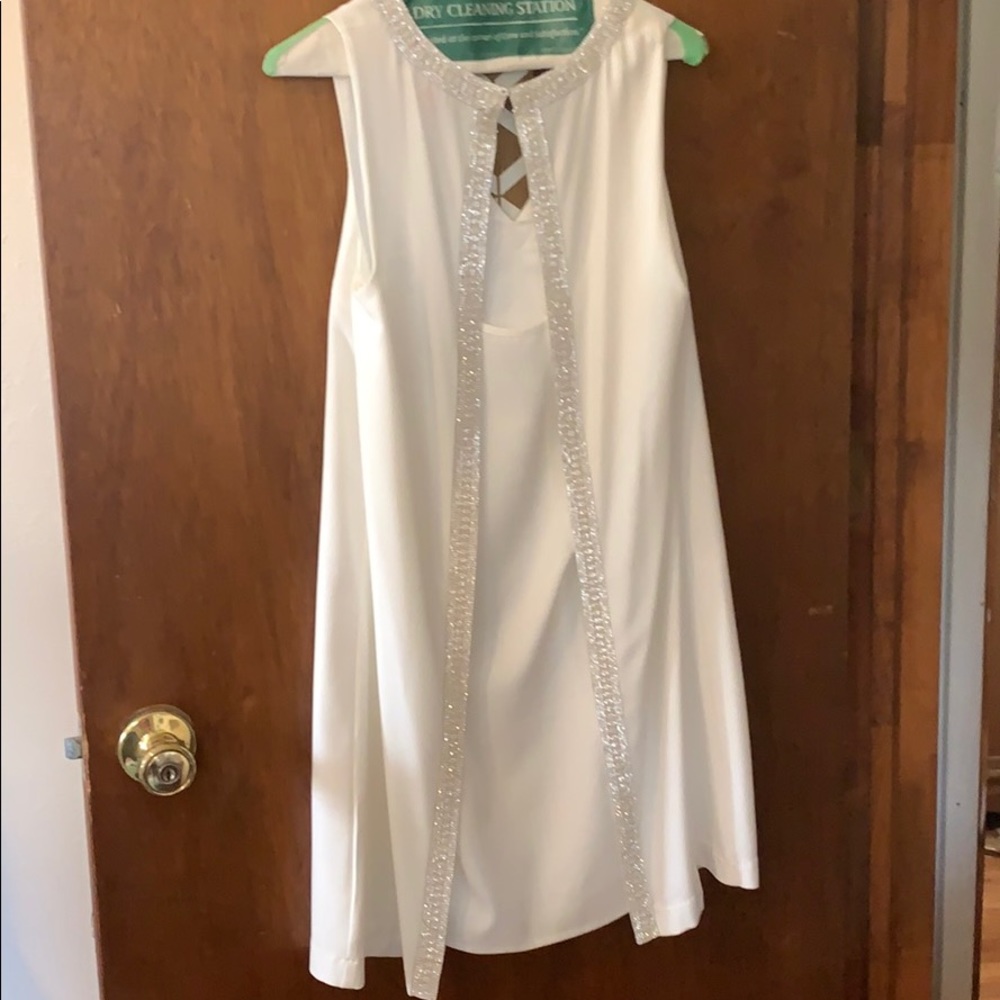 WHITE SHIFT DRESS W/ SPARKLES 😍